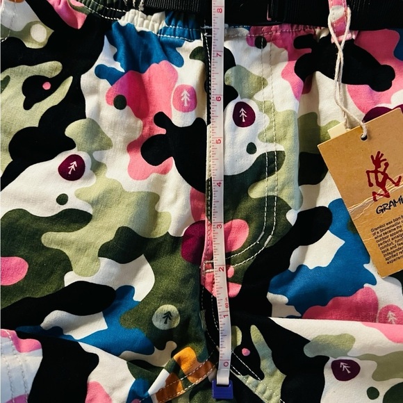GRAMICCI WOMEN’S MULTI COLOR CAMO SHORTS SIZE SMALL NWT - Picture 4 of 15